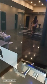 [Image: Voyeur30035104214.jpg]