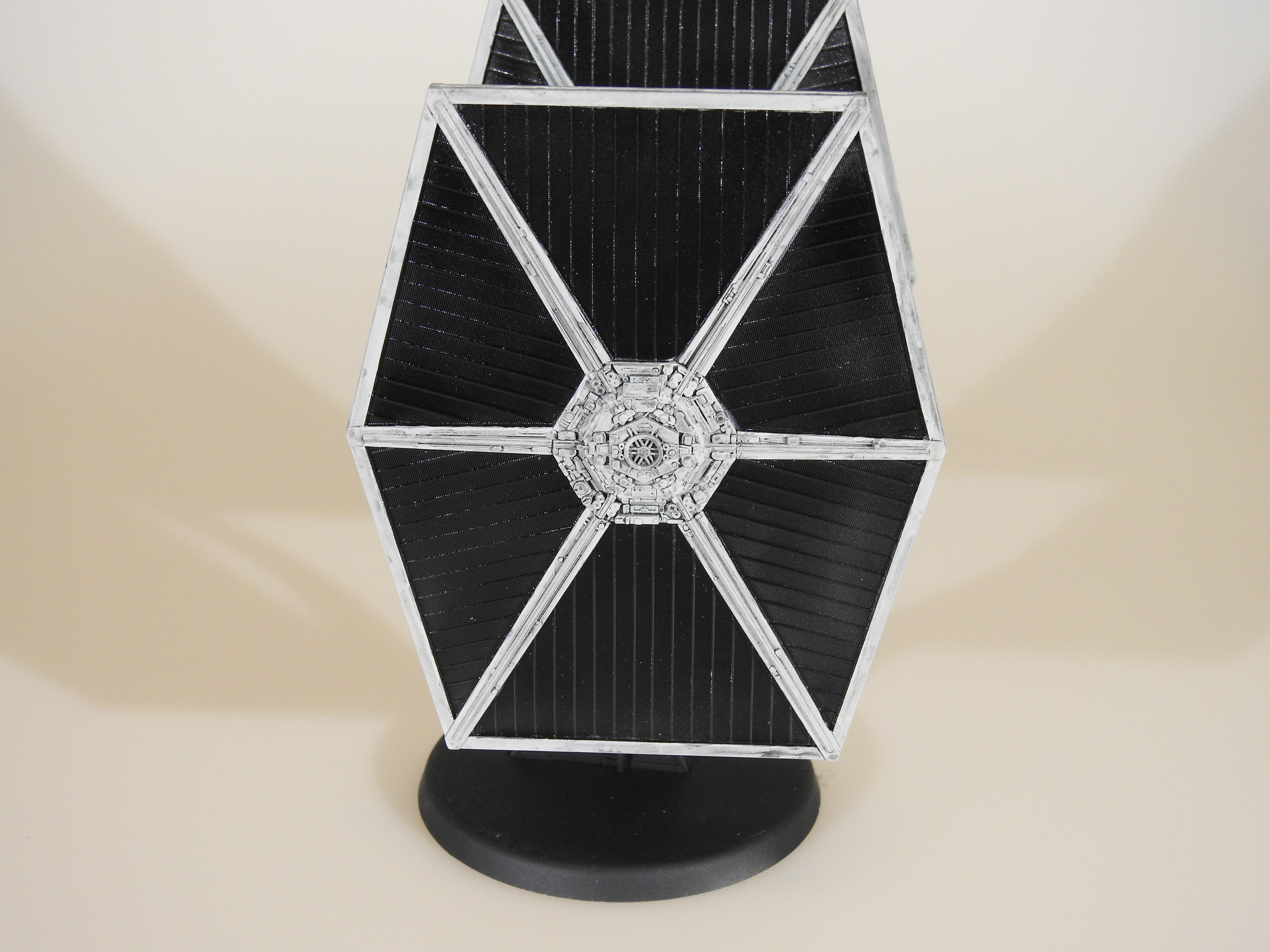 Tie Fighter -Revell 1/110 -klar DSCN6118