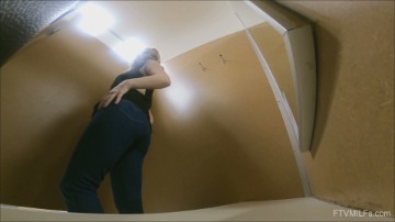 [Image: Voyeur30785144821.jpg]