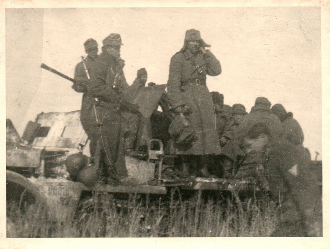 Foto, Flakmannschaft und mobiles Flakgeschütz