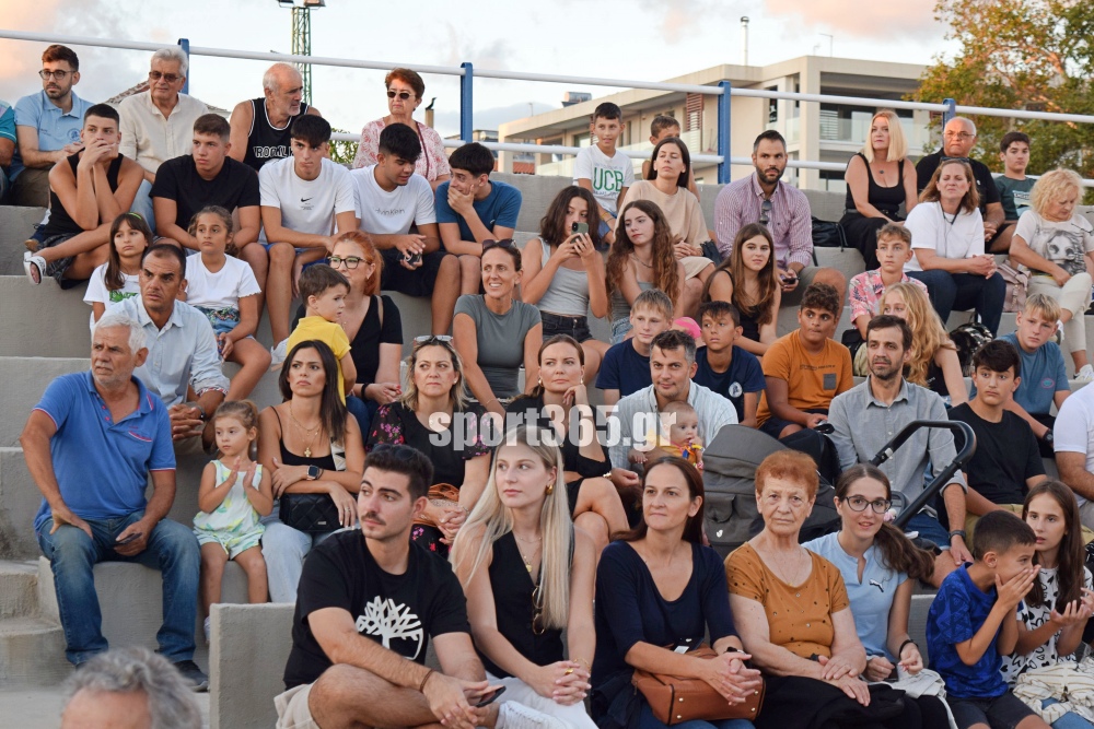 , 100 &Chi;&rho;ό&nu;&iota;&alpha; &Alpha;&theta;&lambda;&eta;&tau;&iota;&kappa;ή&sigmaf; &Pi;&rho;&omicron;&sigma;&phi;&omicron;&rho;ά&sigmaf;: &Omicron; &Nu;&alpha;&upsilon;&tau;&iota;&kappa;ό&sigmaf; Ό&mu;&iota;&lambda;&omicron;&sigmaf; &Kappa;&alpha;&lambda;&alpha;&mu;ά&tau;&alpha;&sigmaf; “&Omicron; &Pi;&omicron;&sigma;&epsilon;&iota;&delta;ώ&nu;” &gamma;&iota;ό&rho;&tau;&alpha;&sigma;&epsilon; &mu;&epsilon; &lambda;&alpha;&mu;&pi;&rho;ό&tau;&eta;&tau;&alpha; (&Epsilon;&iota;&kappa;ό&nu;&epsilon;&sigmaf; & &beta;ί&nu;&tau;&epsilon;&omicron;)