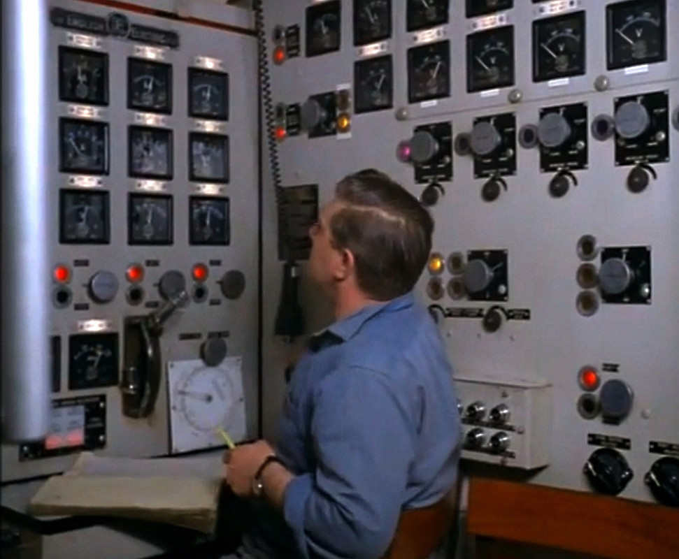 HMS NARWHAL главный распределительный щит