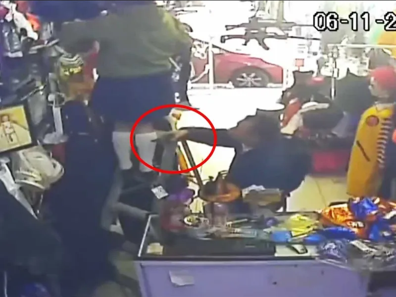Escandaloso: Depravado graba bajo falda de niña en tienda de Puebla