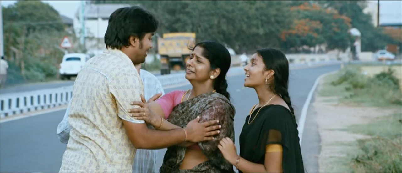 Thamizh Padam 2010 BluRay [Tamil] 480p, 720p ESub Screenshot