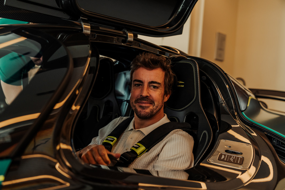 AstonMartinValkyrie_FernandoAlonso_08
