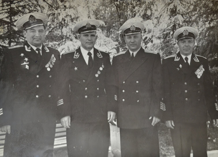 Группа моряков-подводников в день Победы в горсаду, г. Туапсе в 1961г.