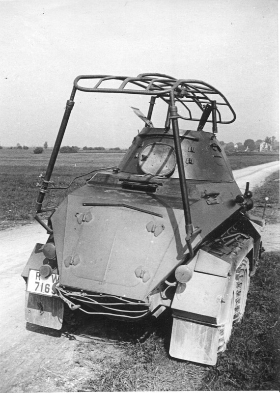 Schwerer 6-Rad Panzer-Spähwagen SD.KFZ. im Gelän