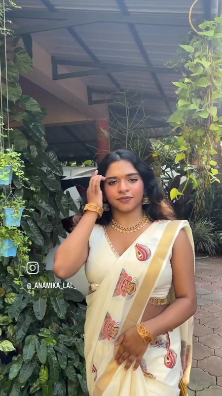chubby dusky kerala girl in kerala costume.mp4_snapshot_00.13.636