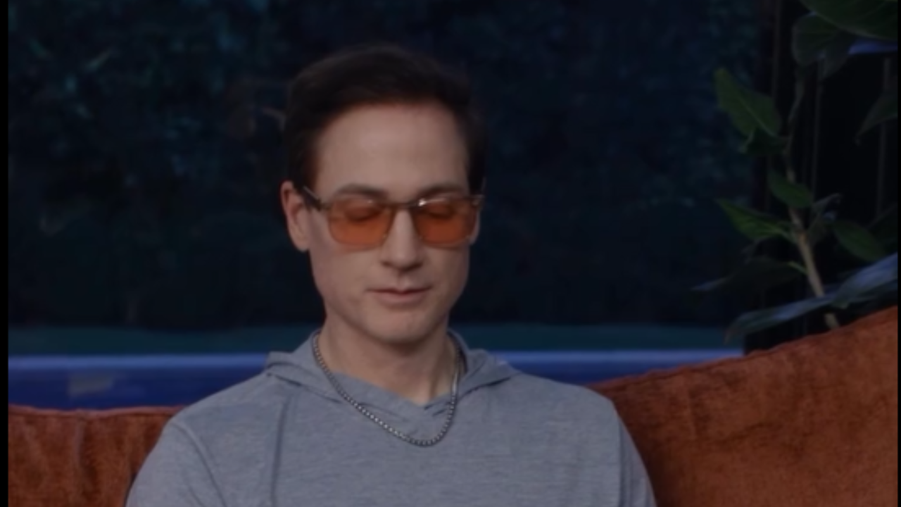 Bryan Johnson demonstrating light protocol