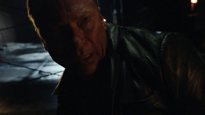 Arrow.S03E01.Calma.apparente.BDMux.ITA.ENG.x264-BlackBit[screenshot 1]