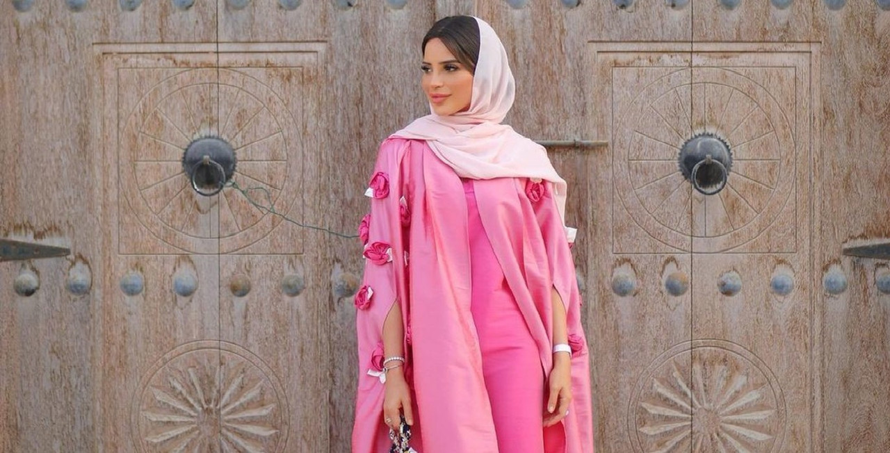 أنواع أقمشة العبايات الملونة