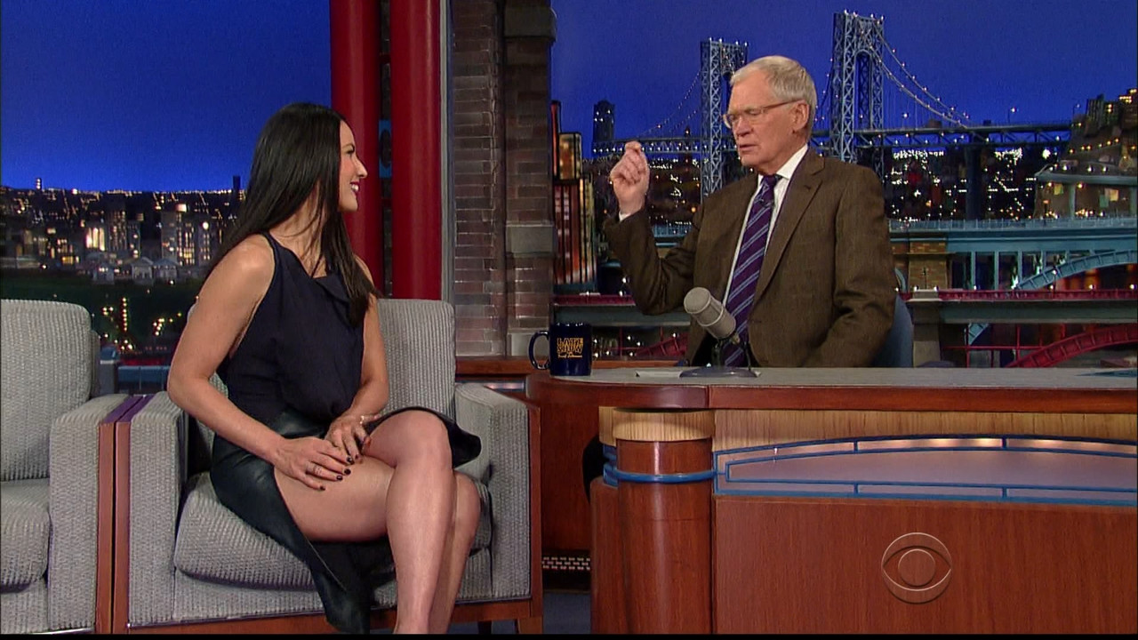 olivia-munn-thigh-show-spectacular-letterman-dec-10-2014-11