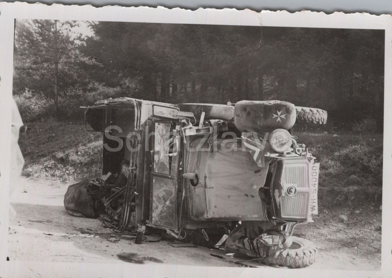 Foto Wehrmacht Lkw vom I R 35 in Schräglage