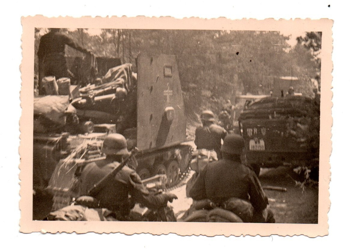 Foto Infanterie Geschütz 33 auf Panzer Kampfwage I, Sturm Panzer I.