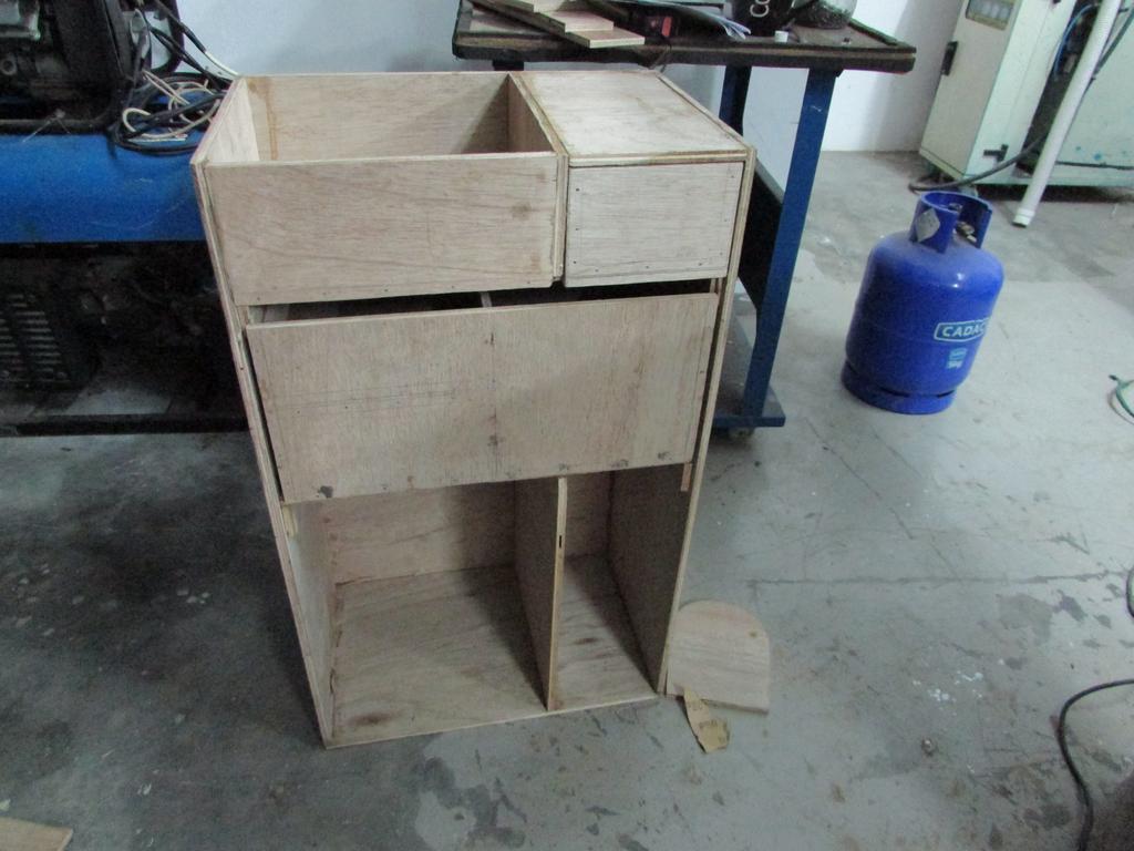 Bus kitchen cupboards (4)