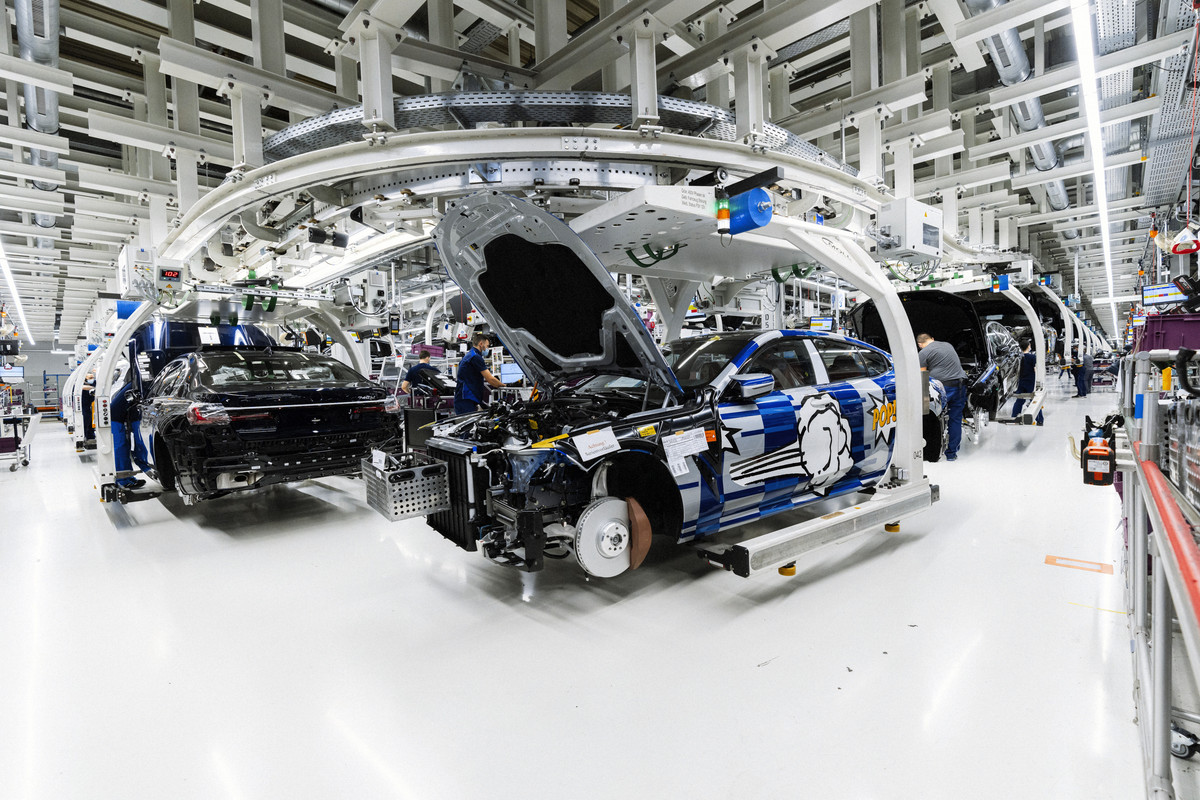 P90452207_highRes_assembly-of-the-the-