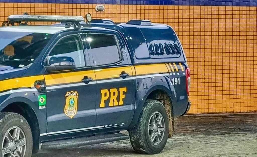 Homem com mandado de prisão por pensão alimentícia é preso pela PRF em São Miguel dos Campos