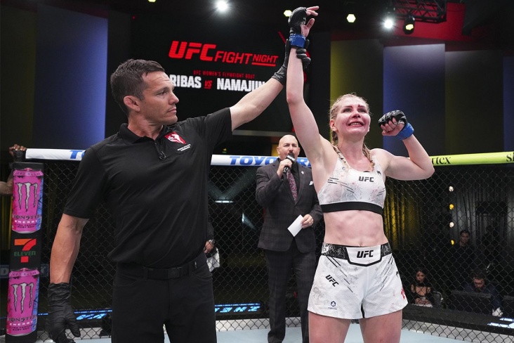 Дария Железнякова срещу Айлин Перес на UFC Fight Night 245