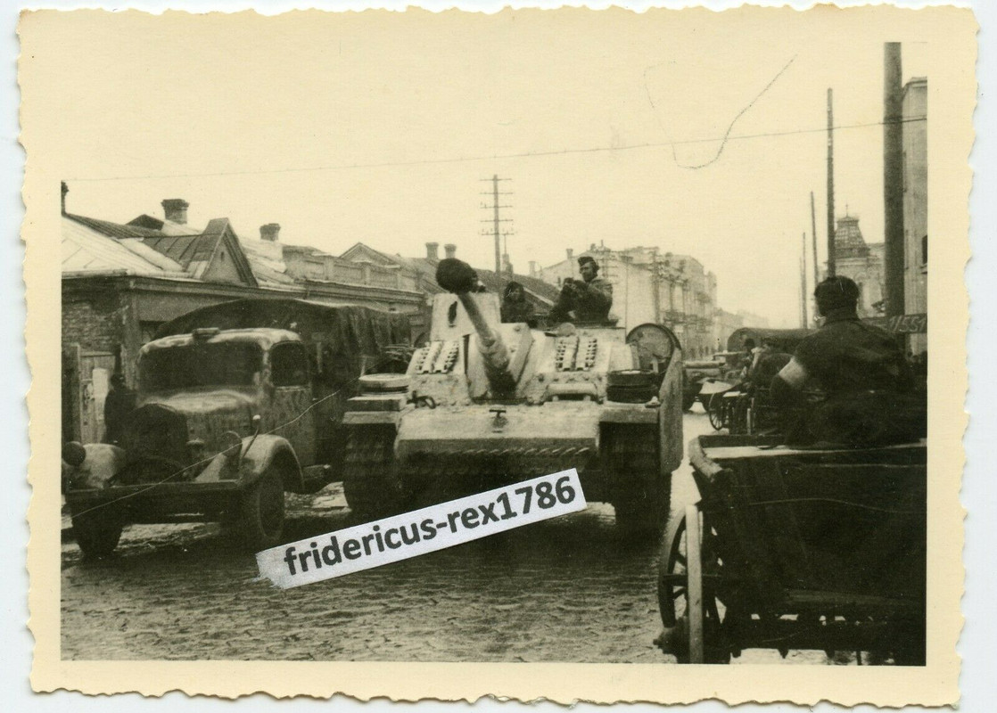 Foto Ostfront Jagdpanzer StuG Abt. Sturmgeschütz Seitenschutz Benzinfass.