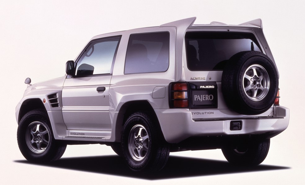 Mitsubishi-Pajero-Evolution