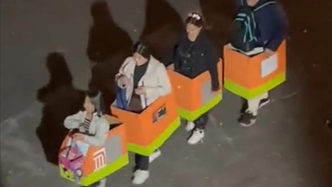 Familia se vuelve viral en TikTok tras disfrazarse de ‘vagones’ del Metro
