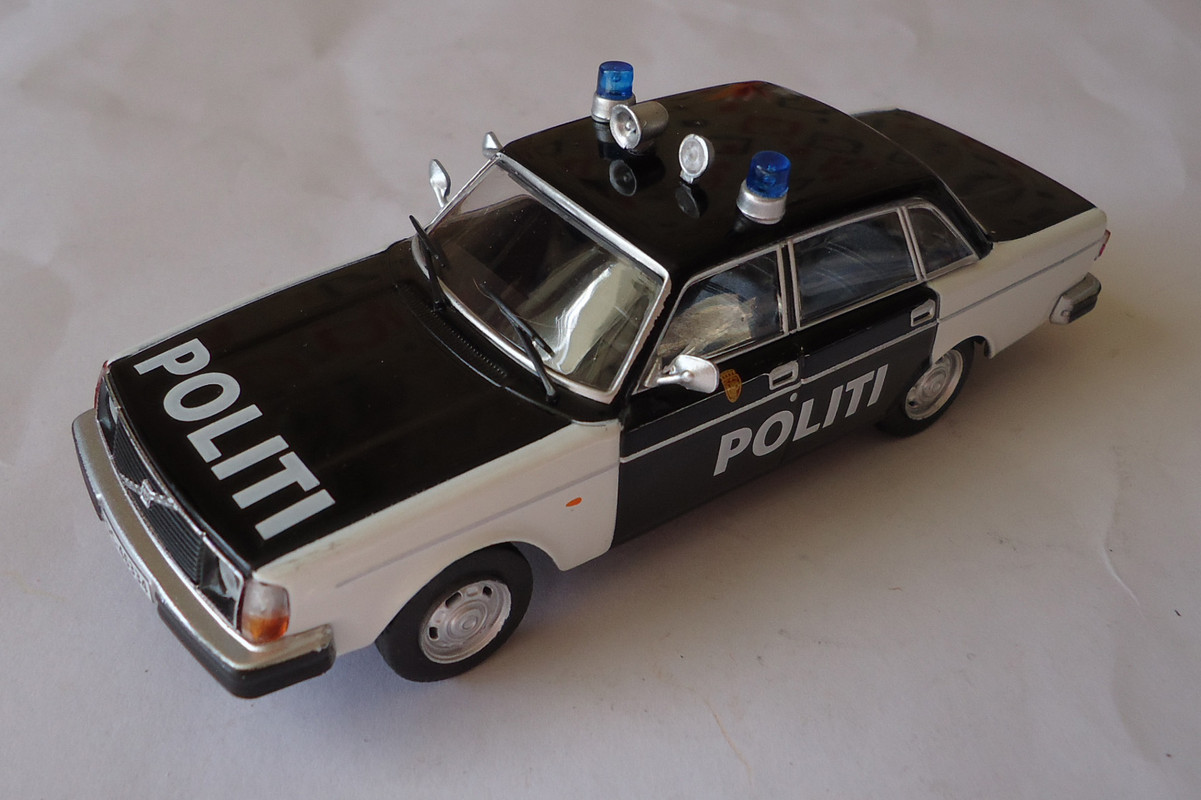 Volvo-244 Politi