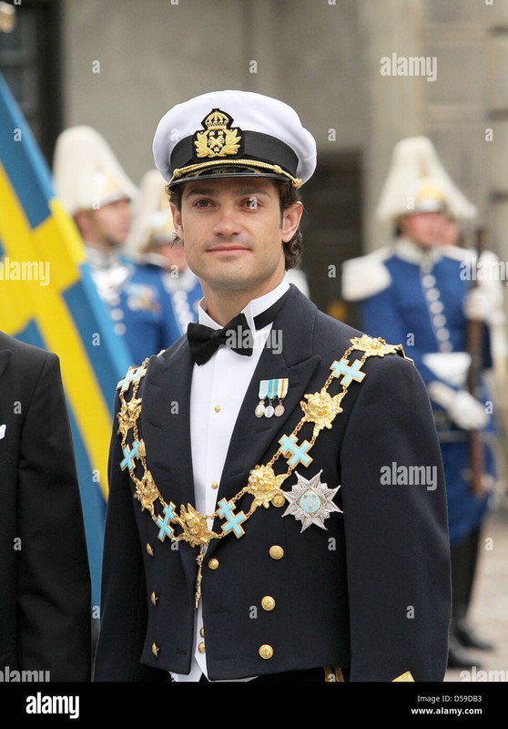 prince-carl-philip-of-sweden-arrives-for-the-wedding-of-crown-princess-D59DB3