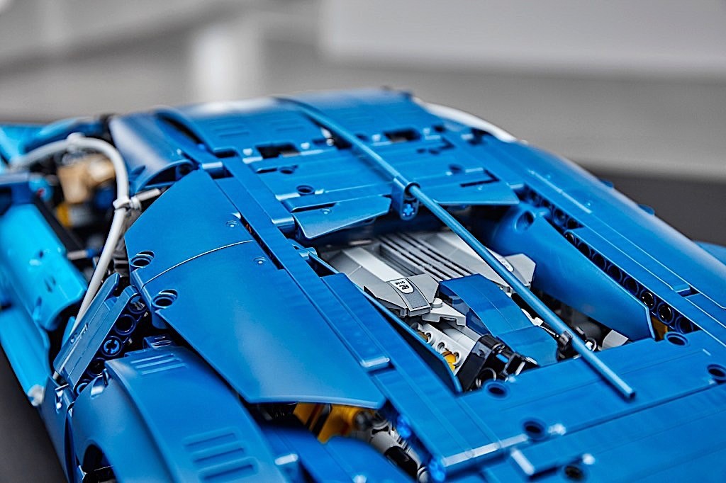 Lego Technic Bugatti Chiron (12)
