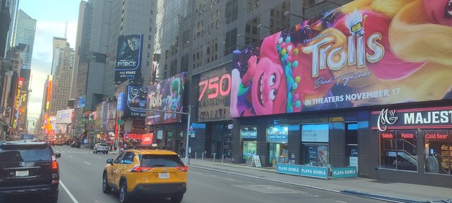 Nueva York y Cataratas del Niágara 2023 - Blogs de America Norte - Black Friday en New York > Al Woodbury de compras...y Cazafantasmas, Friends (2)