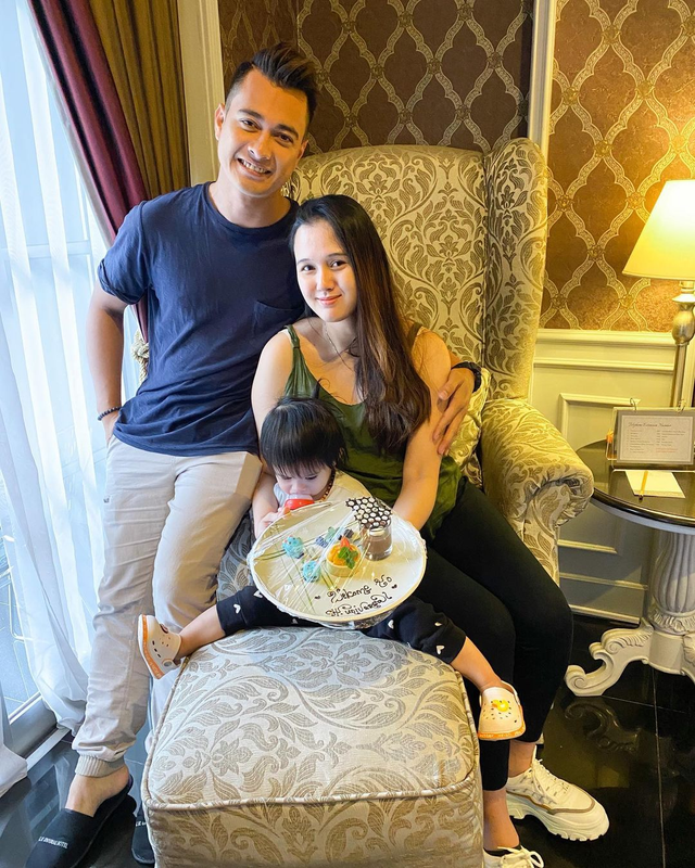 Pasangan Eza Gionino dan Meiza Aulia