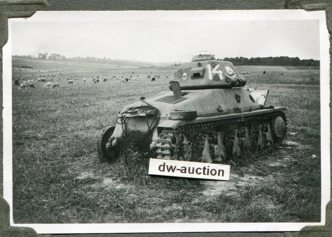 Frankreich , französischer Panzer mit Wappen und