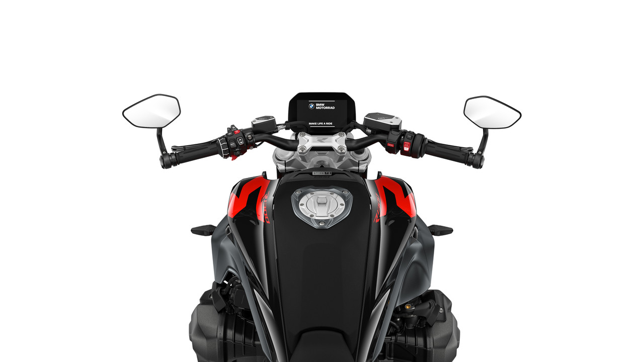 P90593397_highRes_the-new-bmw-r-1300-r