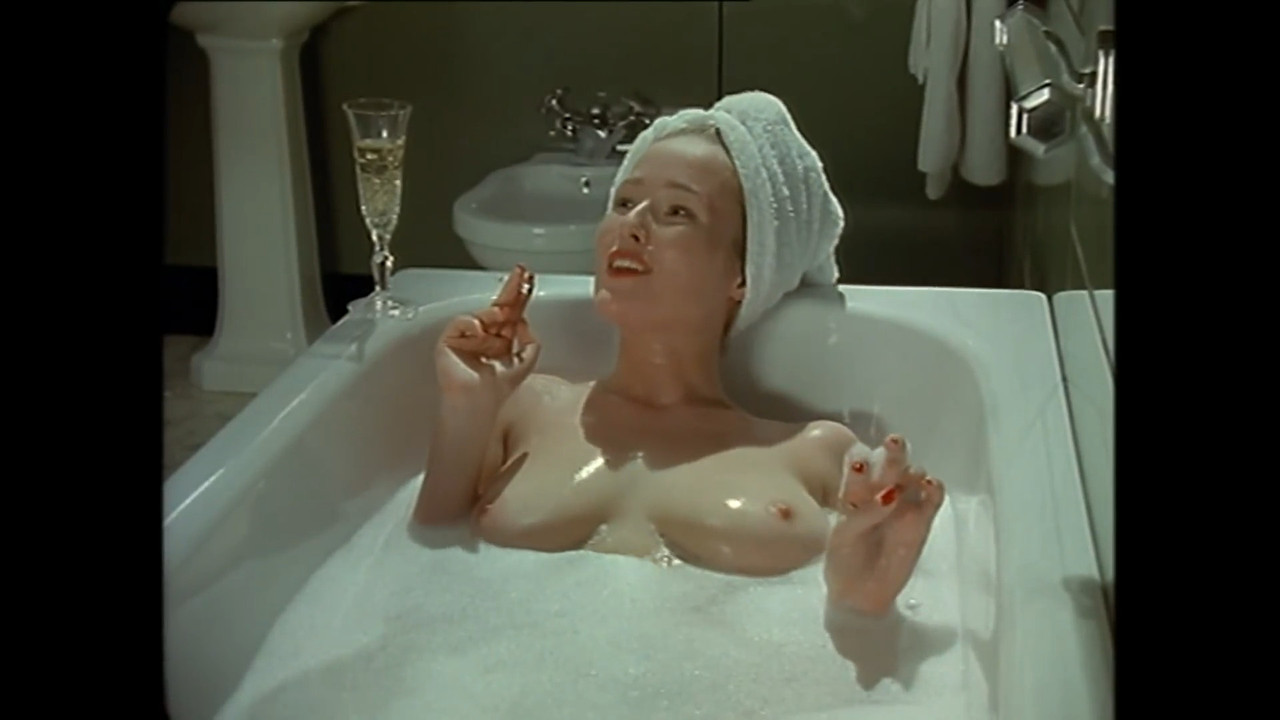 cap_The Camomile Lawn S01E02 1080p (moviesbyrizzo upl)_00_08_31_10