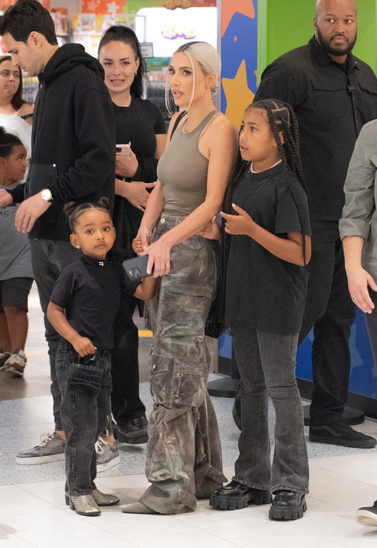 280FA2D0-CFD7-41A5-81B1-01B0A8FF5050