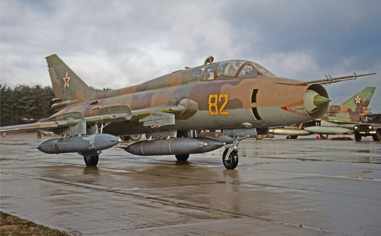 20 GvAPIB Su-17UM3 82 yellow_17532362919 (2)