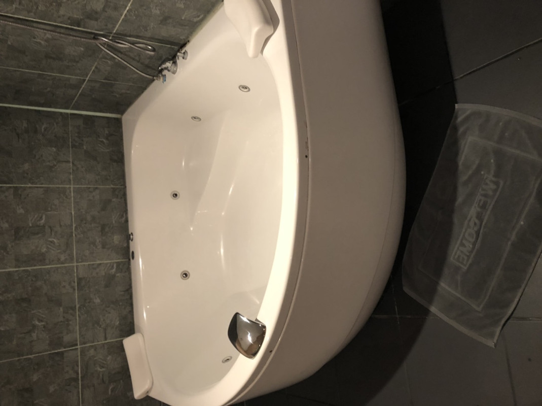 E8527598-5B8B-454C-A1FB-39449E7034DB