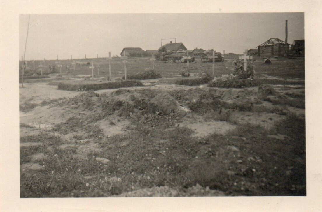 Wehrmacht Kfz Panzer Russland Ostfront Zerstörte PzKpfw Tank Friedhof Feldgräber