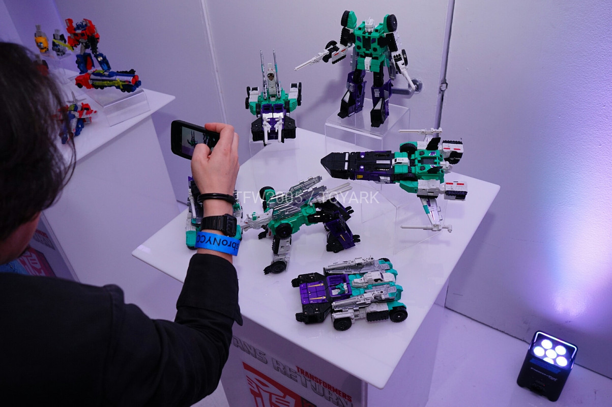 NYCC2016-Titans-Return-024