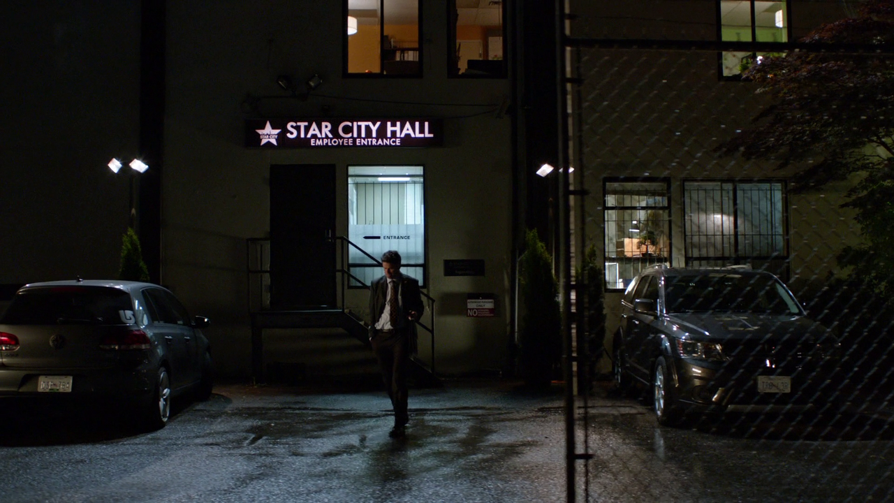 Arrow.S04E01.Green.Arrow.1080p.BDMux.ITA.ENG.x264-BlackBit[screenshot 4]