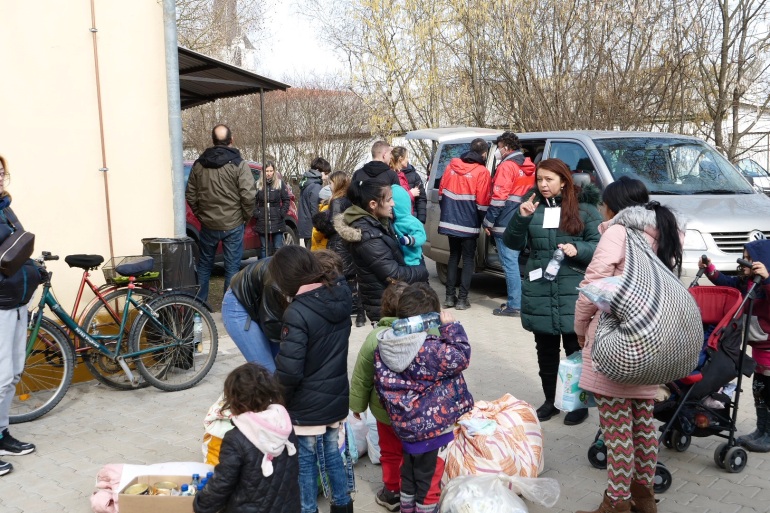 Pueblo antiinmigrantes acoge a refugiados ucranianos en Hungría