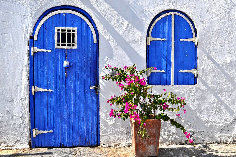 bluenwhitenpinkcottage.jpg