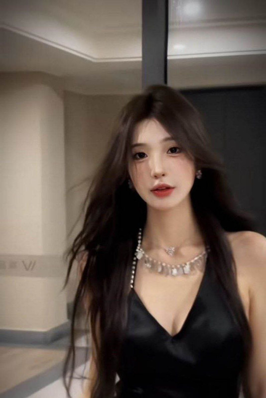 抖音600万粉丝女网红 若琳pepper 直播漏点！真空连线尽显淫态 微露粉嫩大奶诱惑十足！ (3)