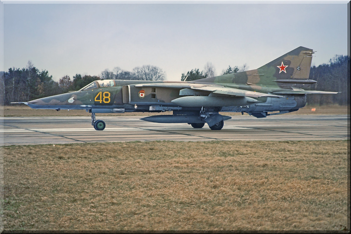 19 GvAPIB Mig-27D Yellow 48_61912559193