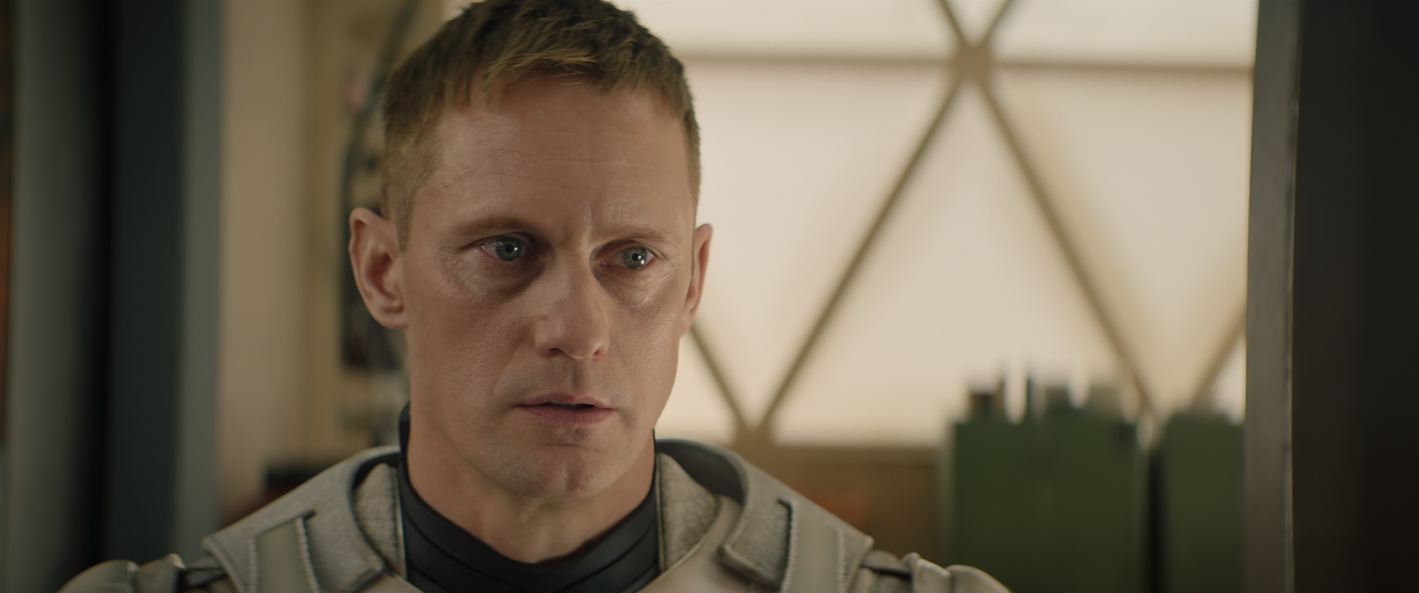 Murderbot.S01E02.Eye.Contact.2160p.10bit.ATVP.WEB-DL.DDP5.1.HEVC-Vyndros.mkv_snapshot_08.20_[2025.05