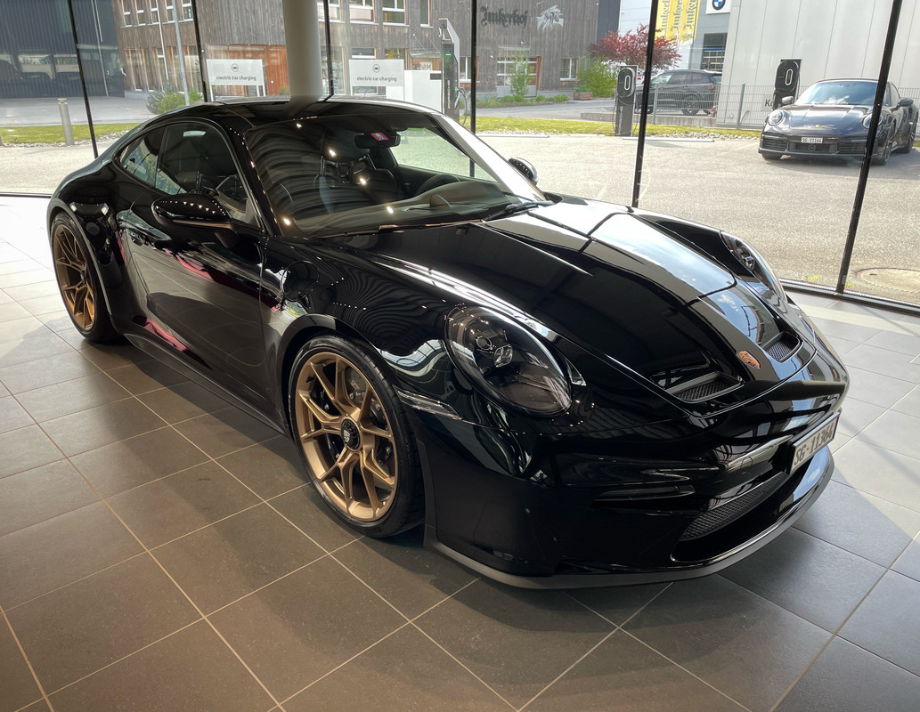 FB45C90A-700D-4DB9-9033-8577EC1D1385