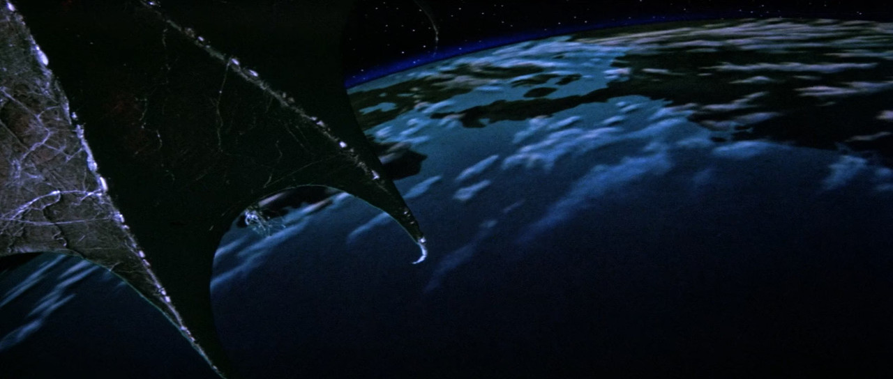 FUERZA SINIESTRA.mkv_snapshot_01.01.46.610