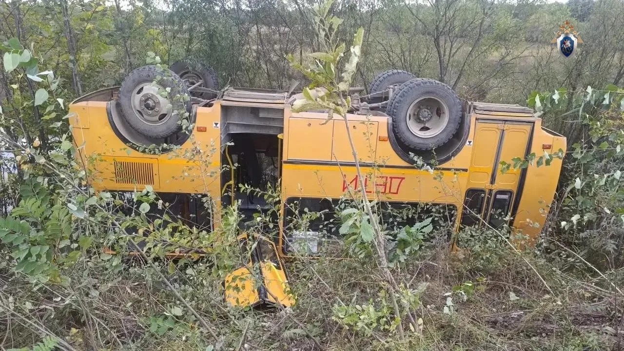 Опрокидывание школьного автобуса в районе имени Лазо: возбуждено уголовное дело о небезопасных услугах