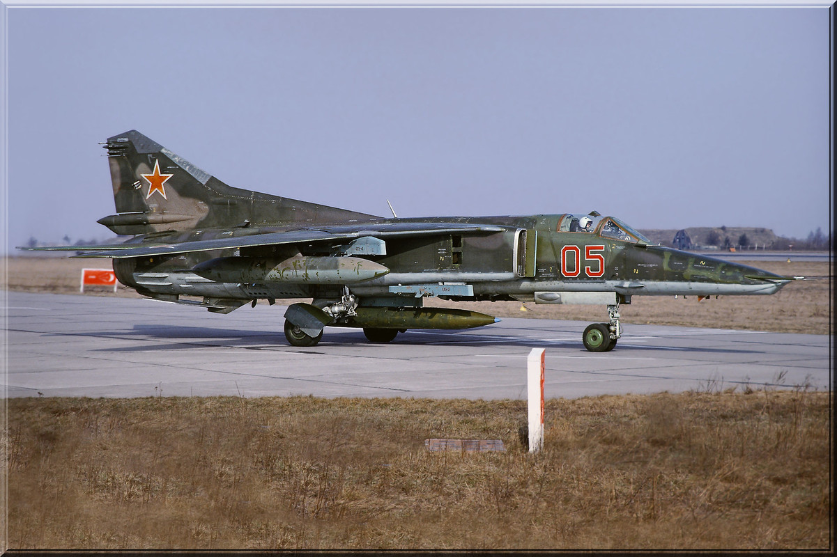 296 APIB Mig-27M 05 Red_83712545142, Frühling 1993
