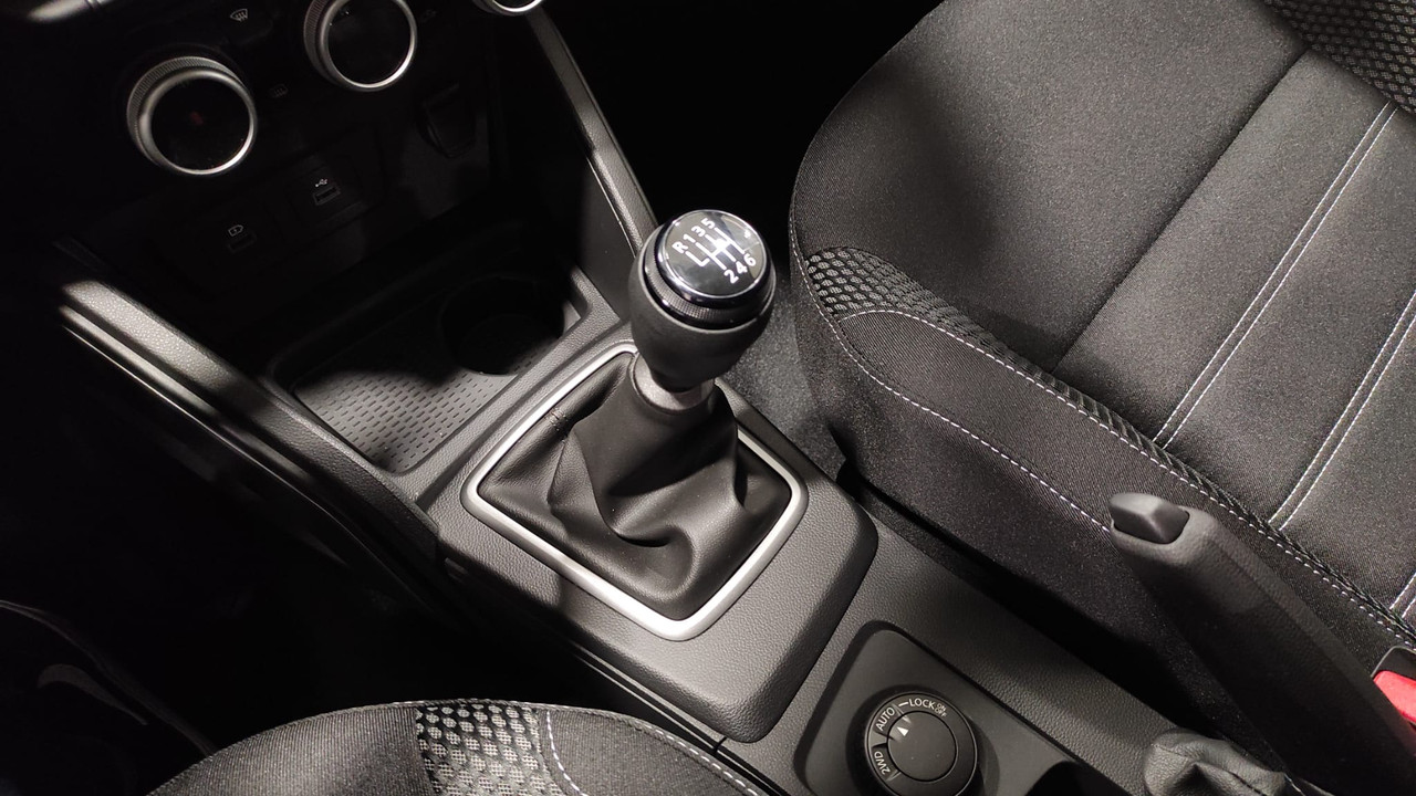 Interior (18)