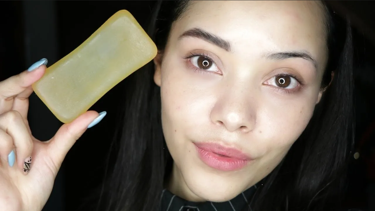 Así puedes hacer un fijador de cejas con jabón Zote